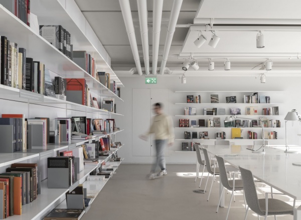 Книжный фестиваль Дома культуры «ГЭС-2» Книжный фестиваль Дома культуры «ГЭС-2»