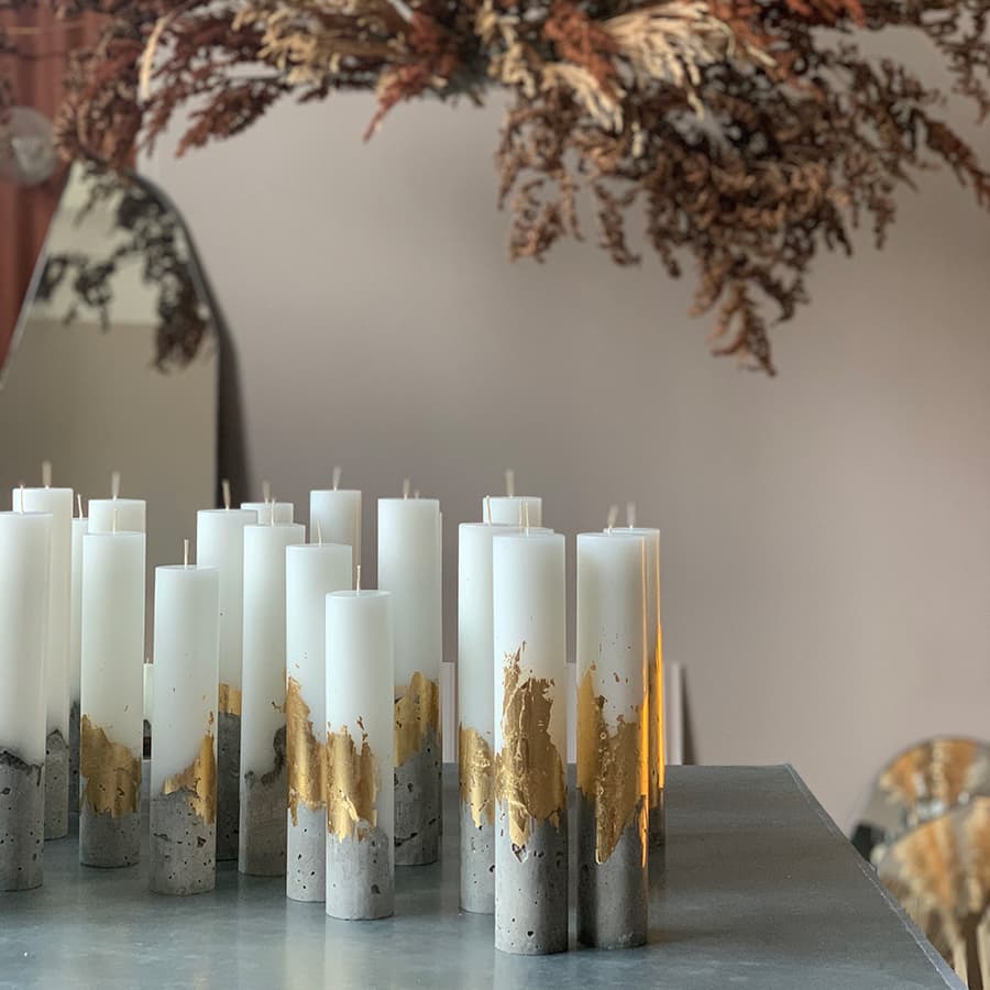 Свеча с бетонным основанием