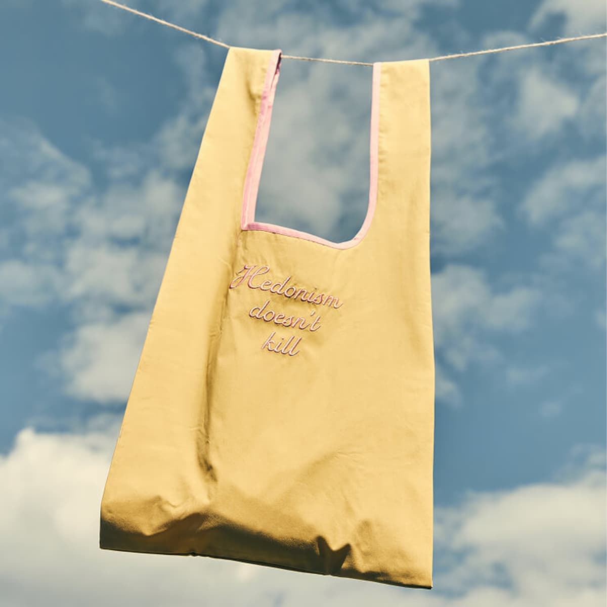 Шопер “hedonism doesn’t kill”