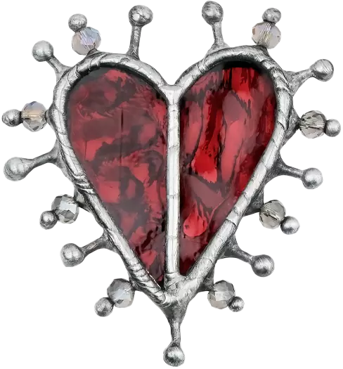 Брошь в форме красного сердца