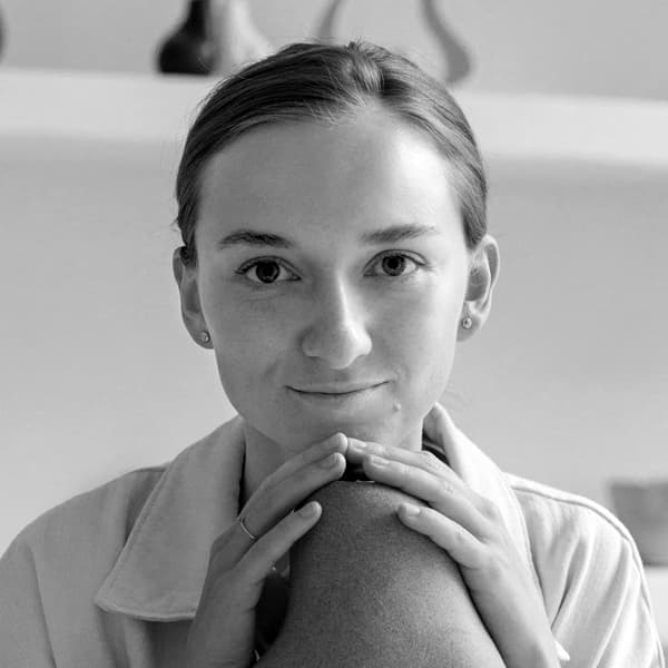 Лена Медведева, основательница студии керамики «Нежно»