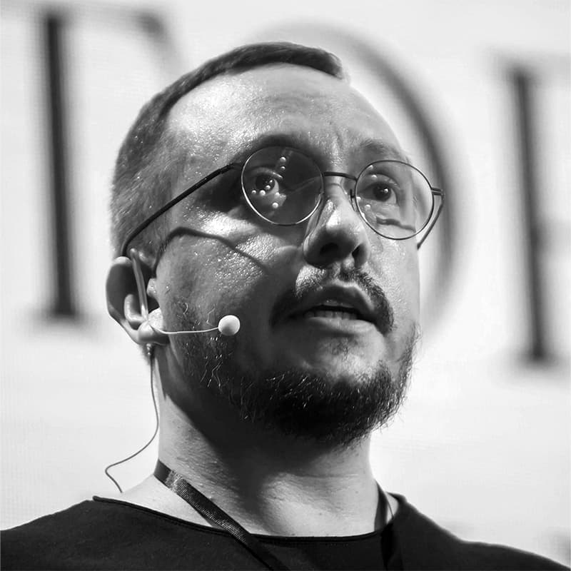 Максим Десятых, дизайнер, ментор, основатель Duo Sapiens, ex-креативный директор и основатель red_mad_robot