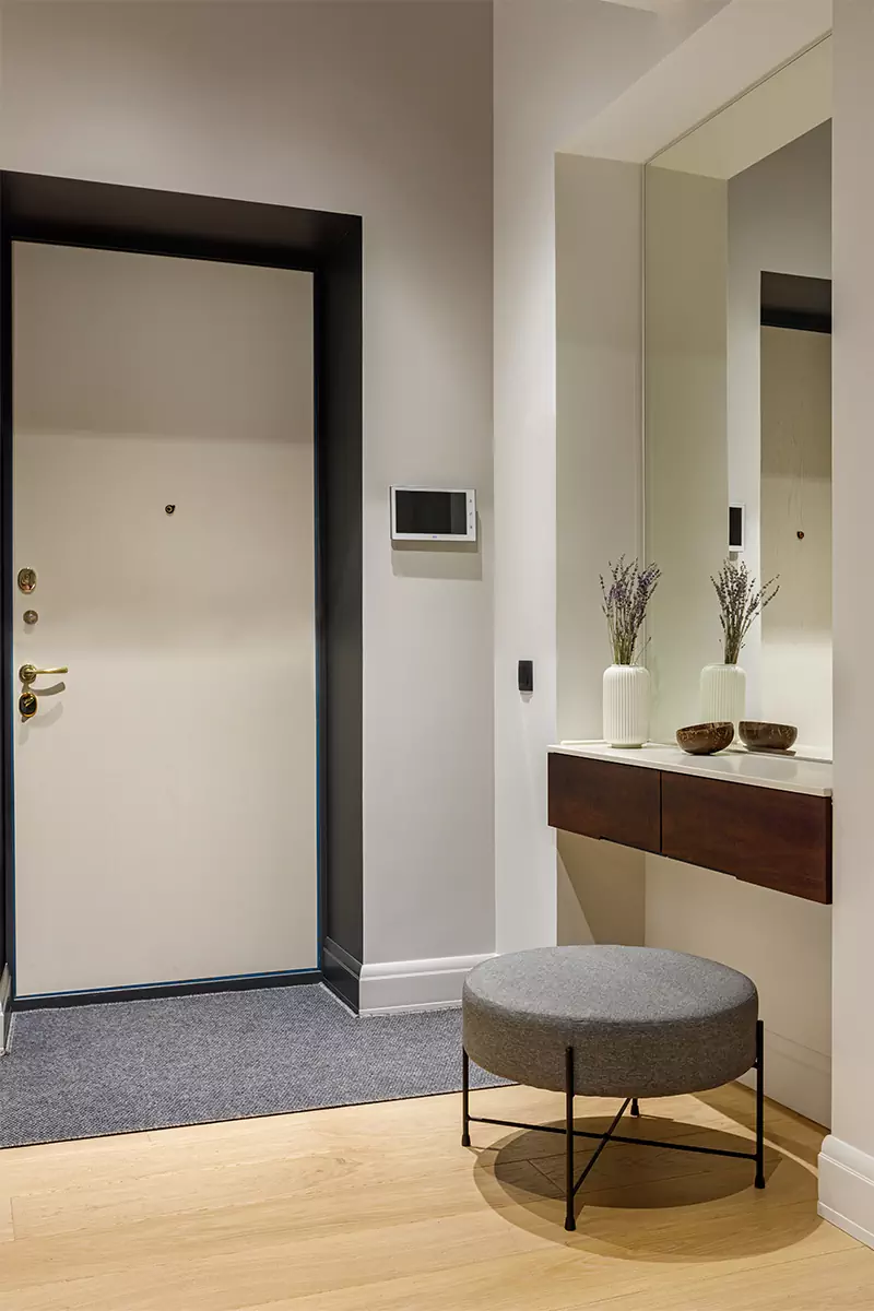 Расслабляющий интерьер квартиры с проходной кухней — проект I+E Spaces Studio