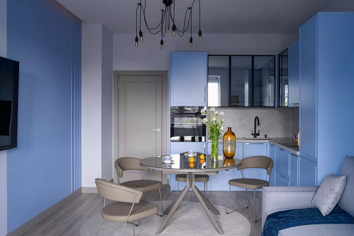 Колоритный интерьер квартиры для молодой девушки — проект Натальи Ливады и Ирины Черкашиной