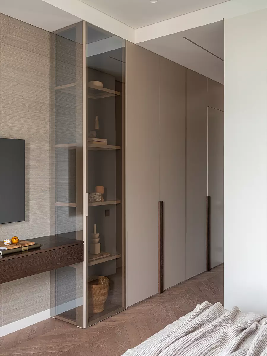 Гармоничный микс натуральных фактур в интерьере семейной квартиры — проект студии Goodone design