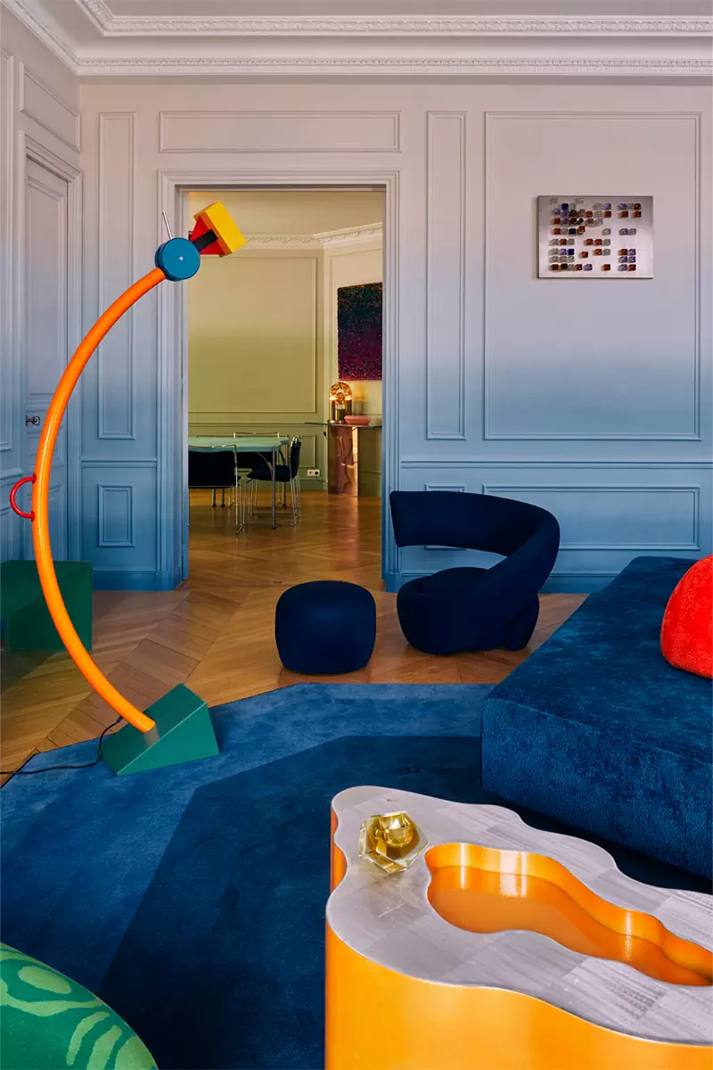 Буйство красок в интерьере парижской квартиры для двух ювелиров — проект коллектива Uchronia