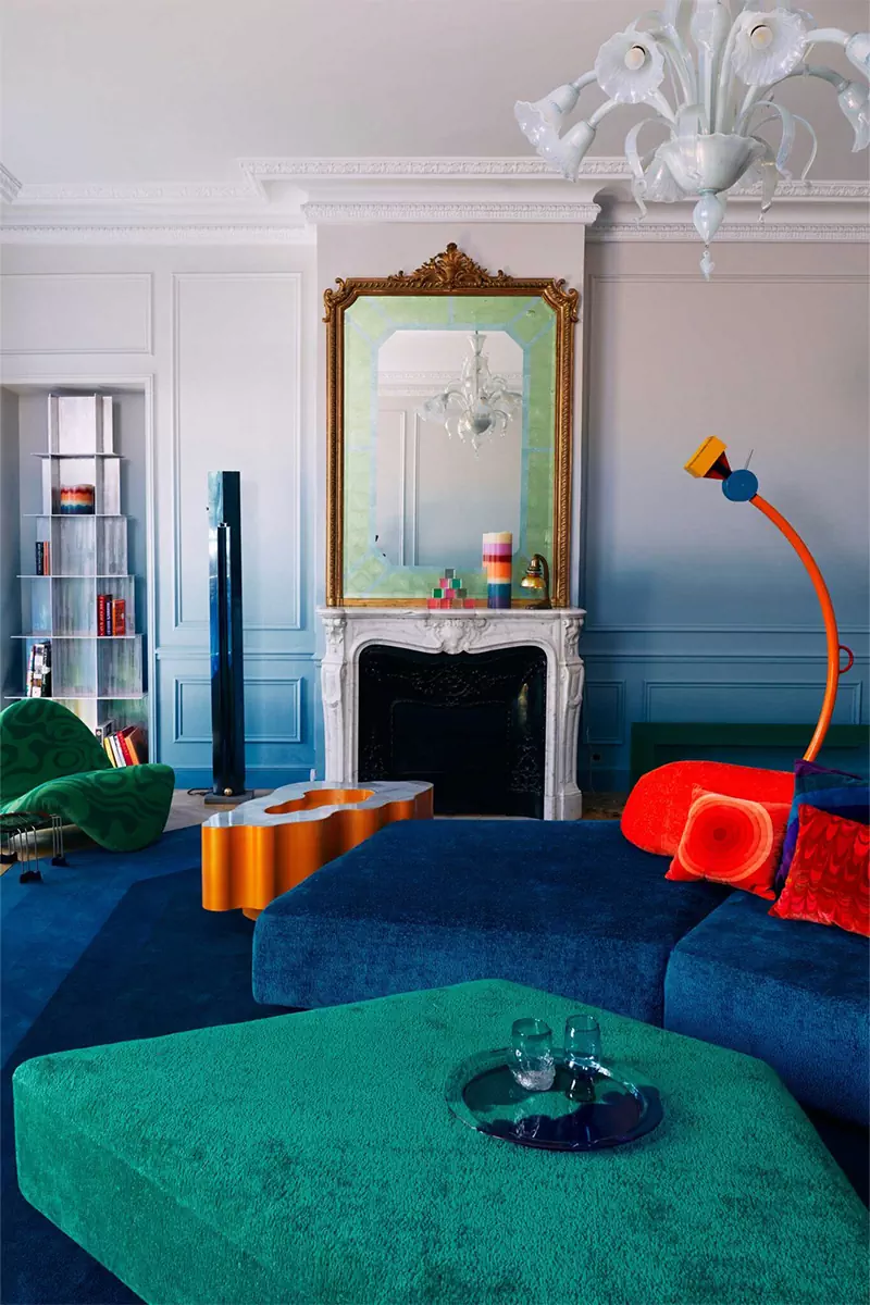 Буйство красок в интерьере парижской квартиры для двух ювелиров — проект коллектива Uchronia