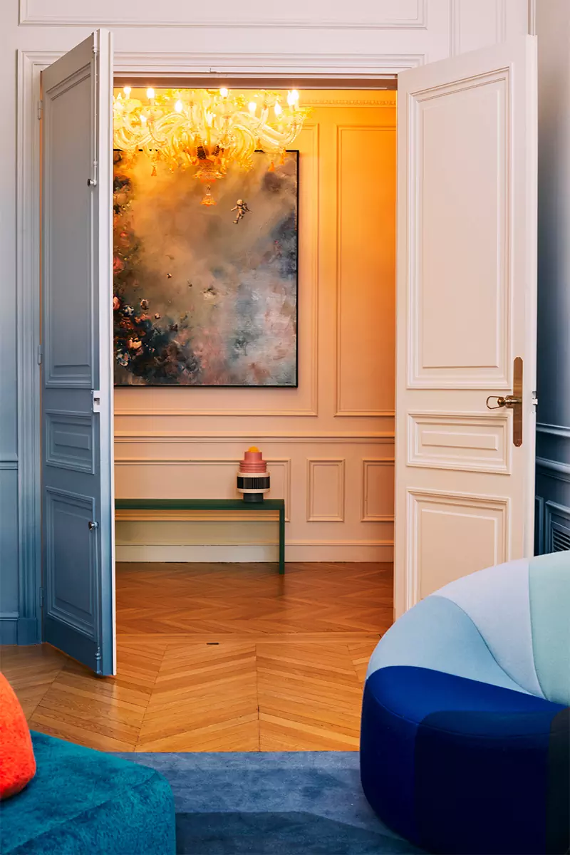 Буйство красок в интерьере парижской квартиры для двух ювелиров — проект коллектива Uchronia