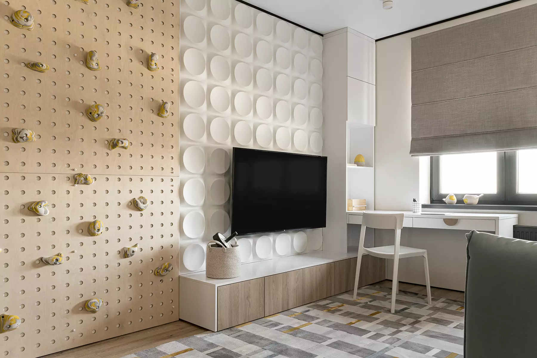 Интерьер семейной квартиры с акцентной покраской стен — проект Юлии Лезовой