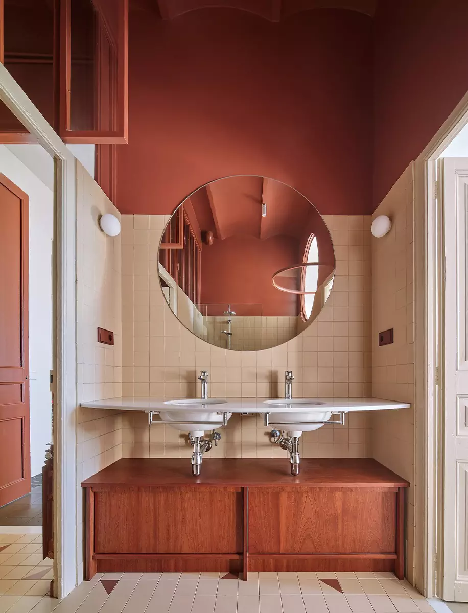 Двухцветный интерьер модернистской квартиры в Испании — проект Cierto Estudio