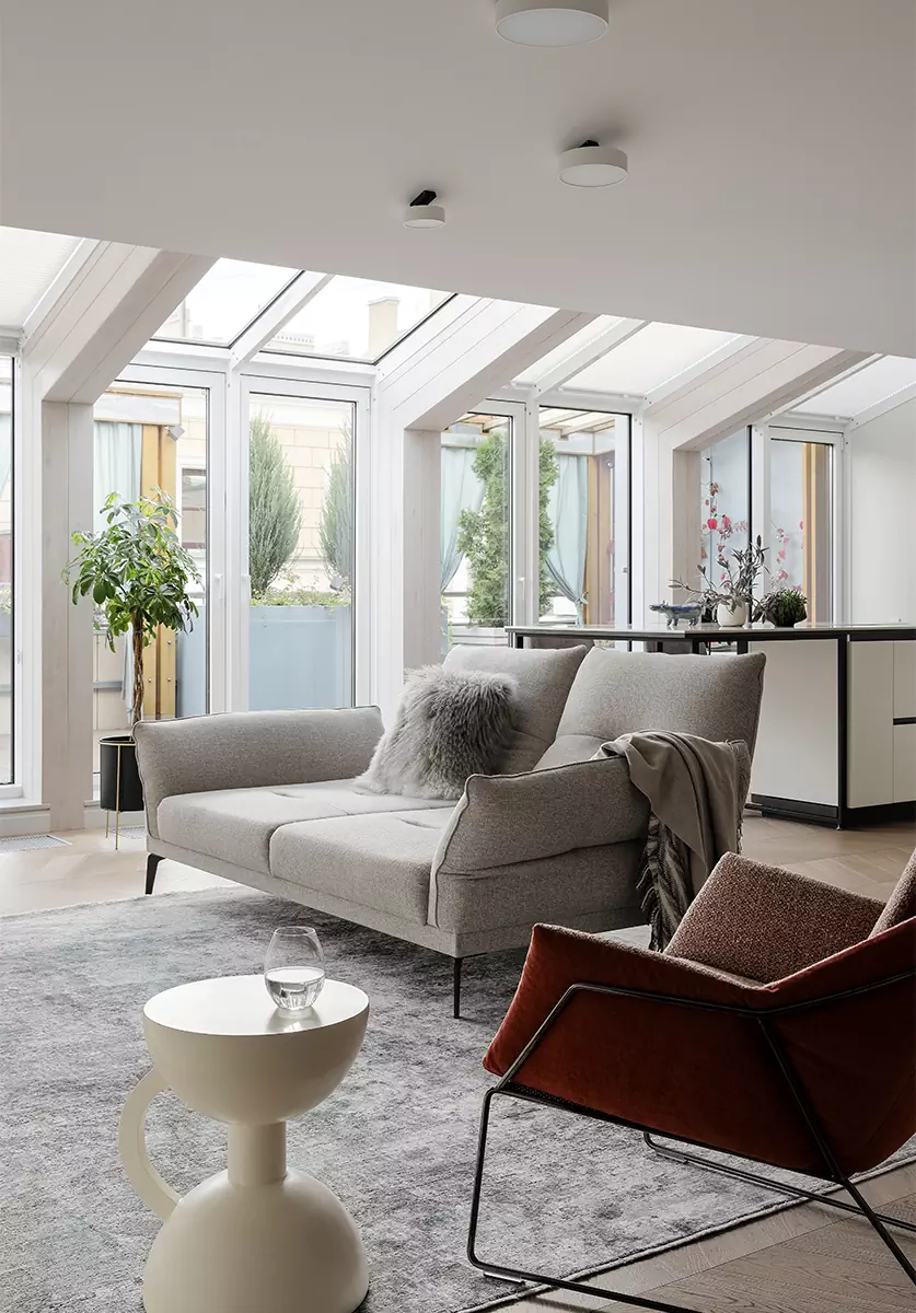 Наполненный светом интерьер мансардной квартиры в историческом доме — проект Аллы Сеничевой