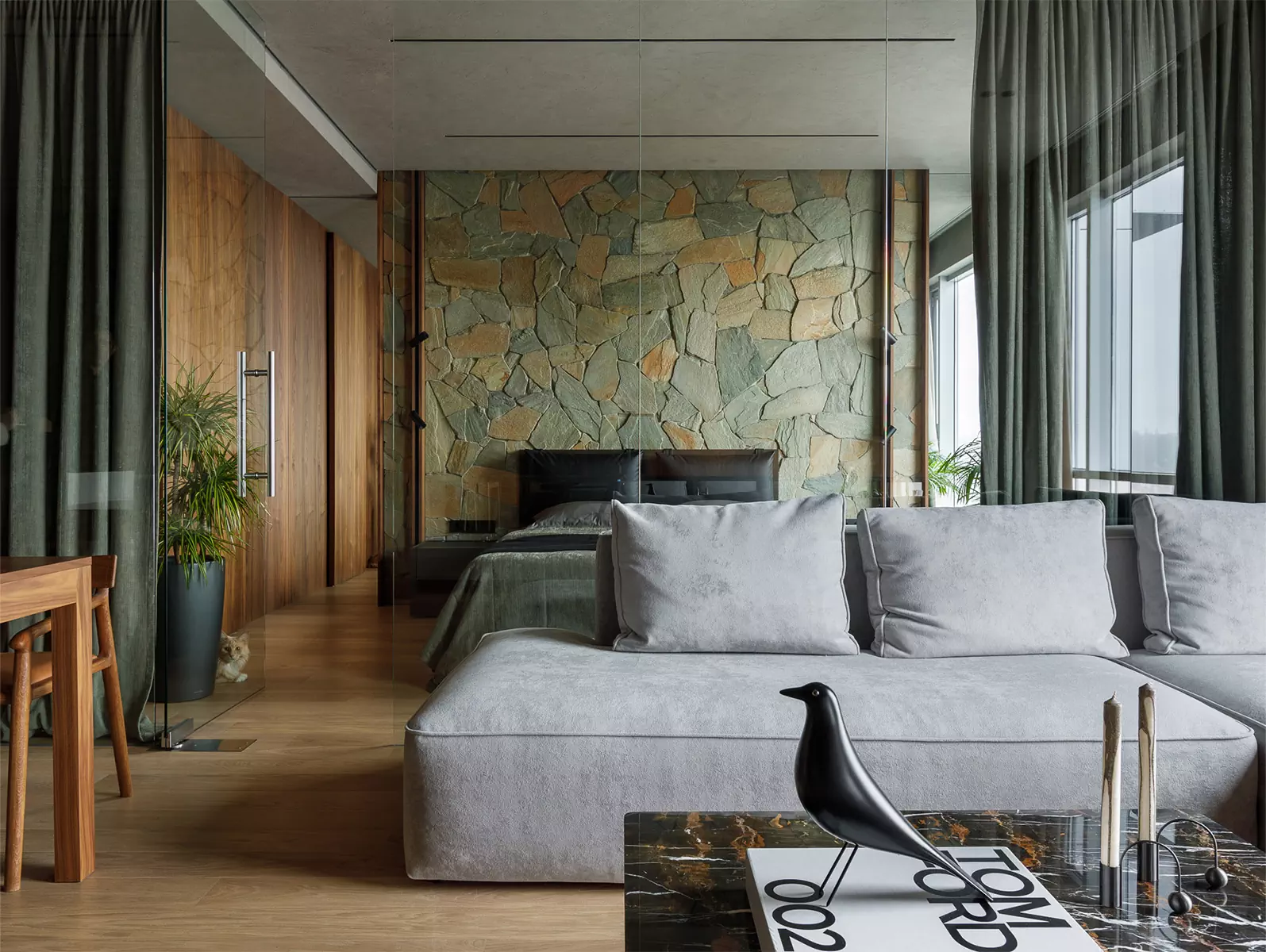 Акценты из природного камня в брутальном интерьере для холостяка — проект QUADRUM Studio