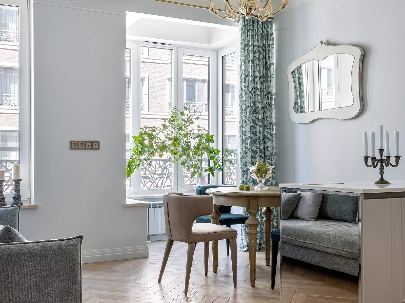 Расслабленный интерьер квартиры в историческом районе Петербурга — проект Натальи Васильевой