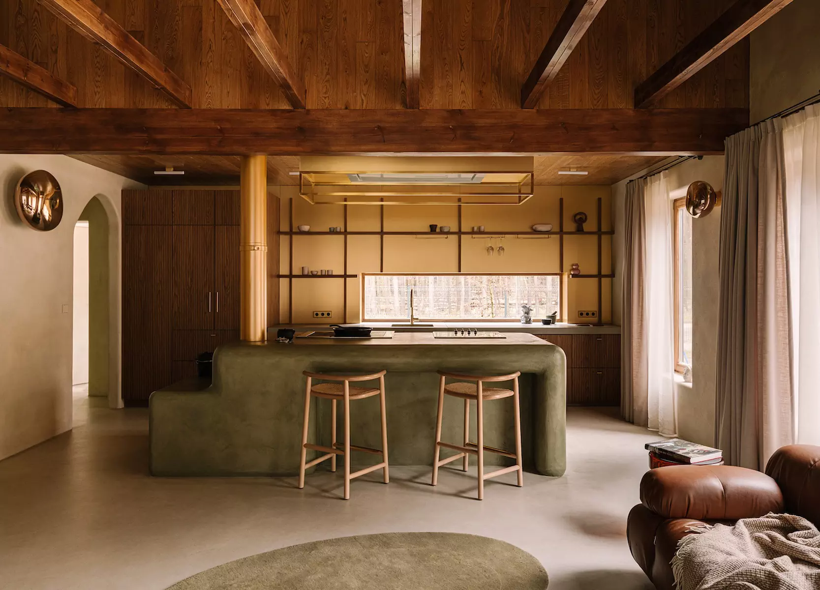 Интерьер дома в польском лесу, наполненный культовыми предметами дизайна — проект dobrowolska.studio & Coucou Interiors