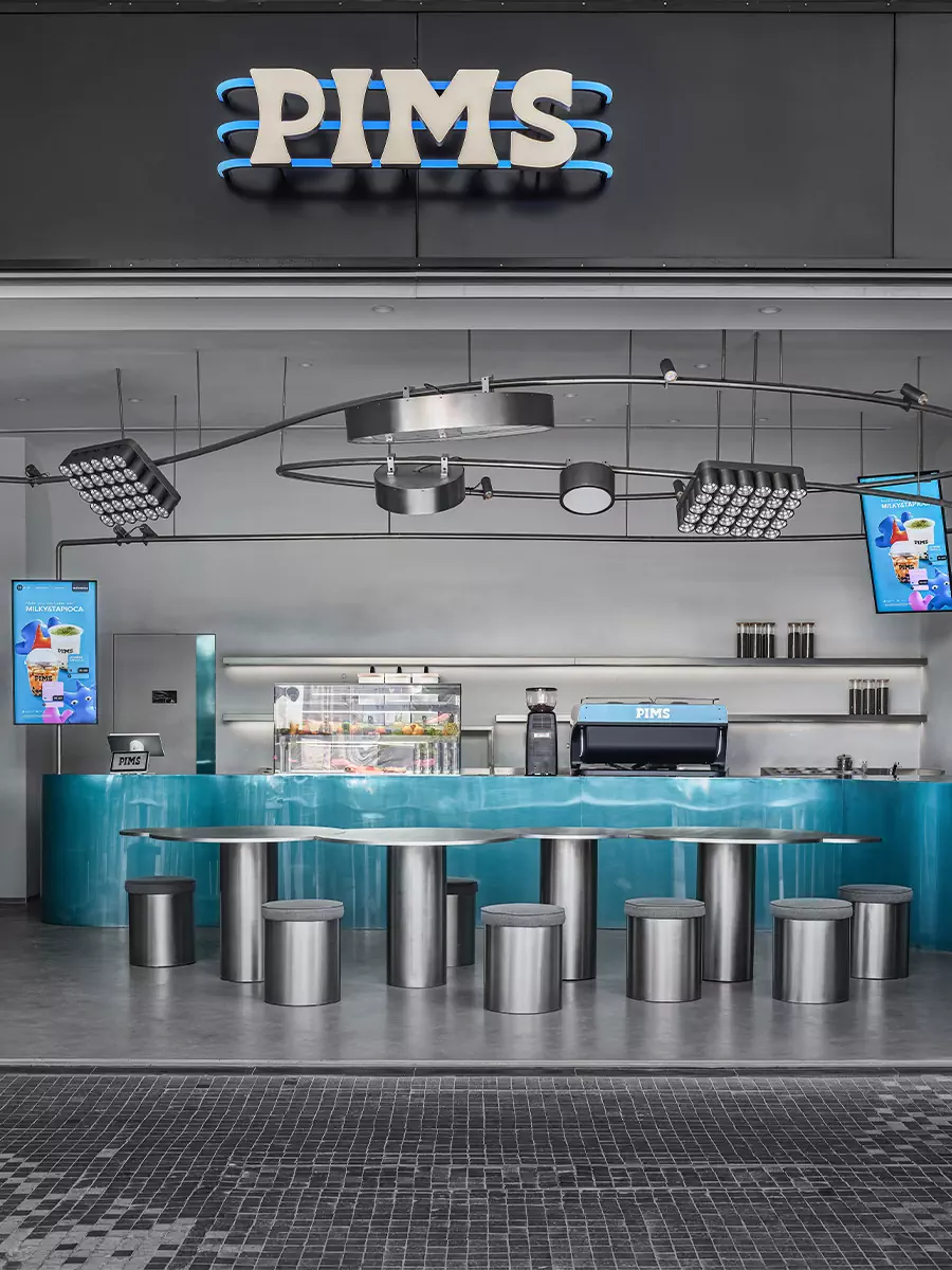 Свежий и воздушный интерьер дубайского филиала кафе PIMS – проект студии KIDZ