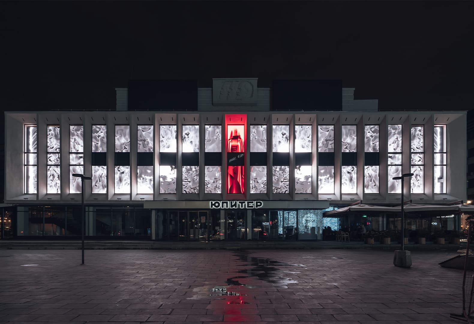 Видеоарт #FF0000 на фасаде концертного зала «Юпитер». Александр Абрамов