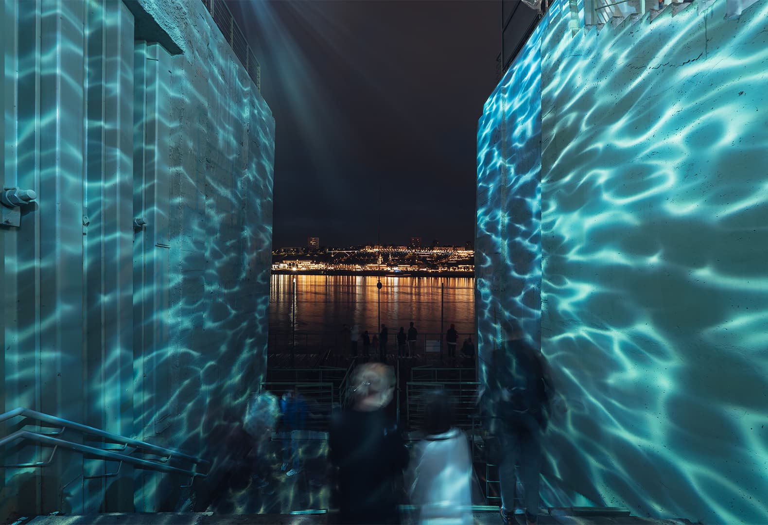 Инсталляция «Погружение» на мысе Стрелка. Студия dreamlaser