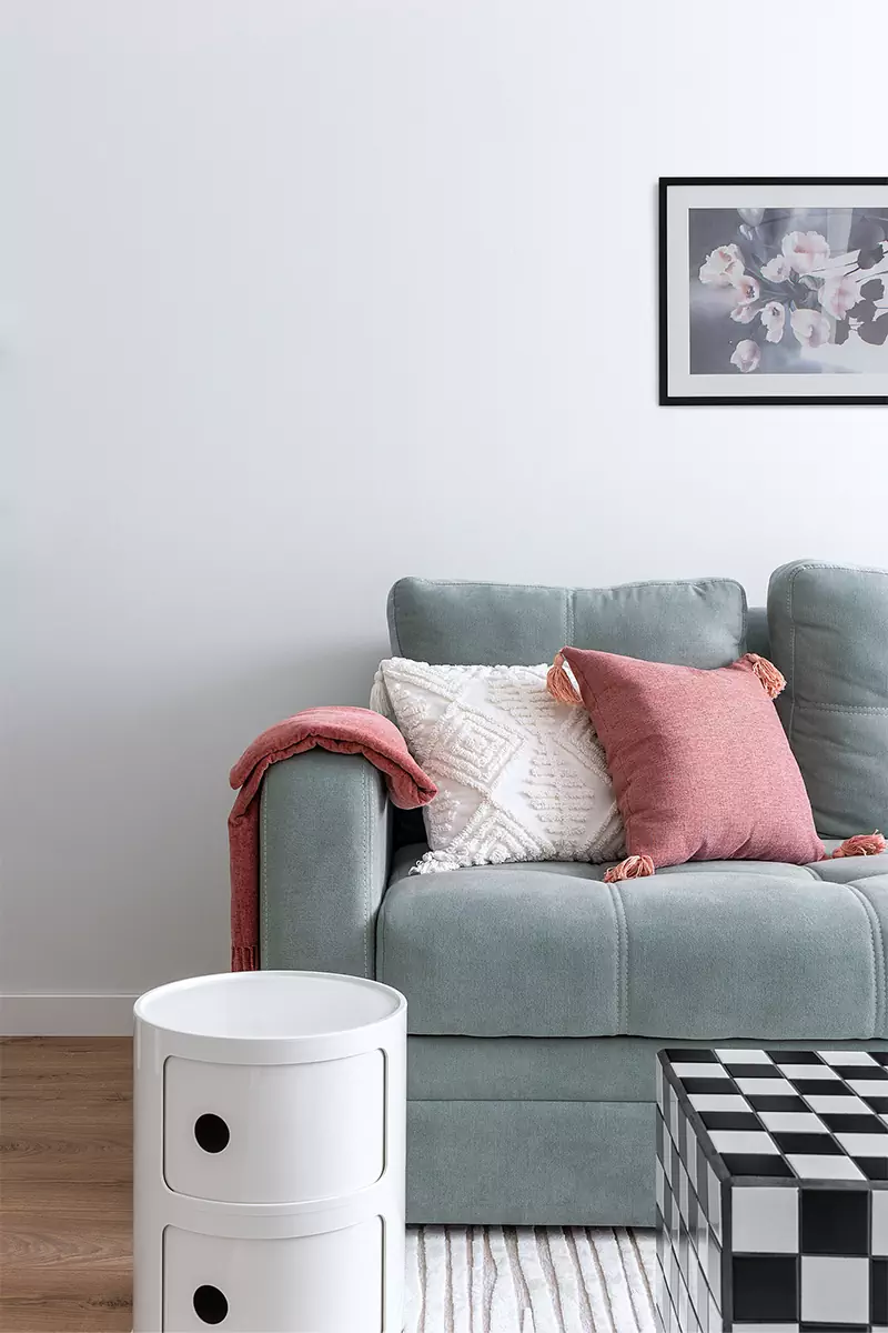 Воздушный интерьер, украшенный работами локальных художников — проект Евгении Мараськовой-Григорянц