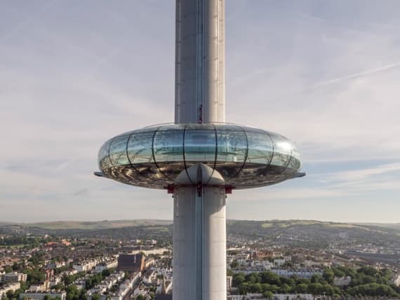 Смотровая башня i360 в Брайтоне Смотровая башня i360 в Брайтоне