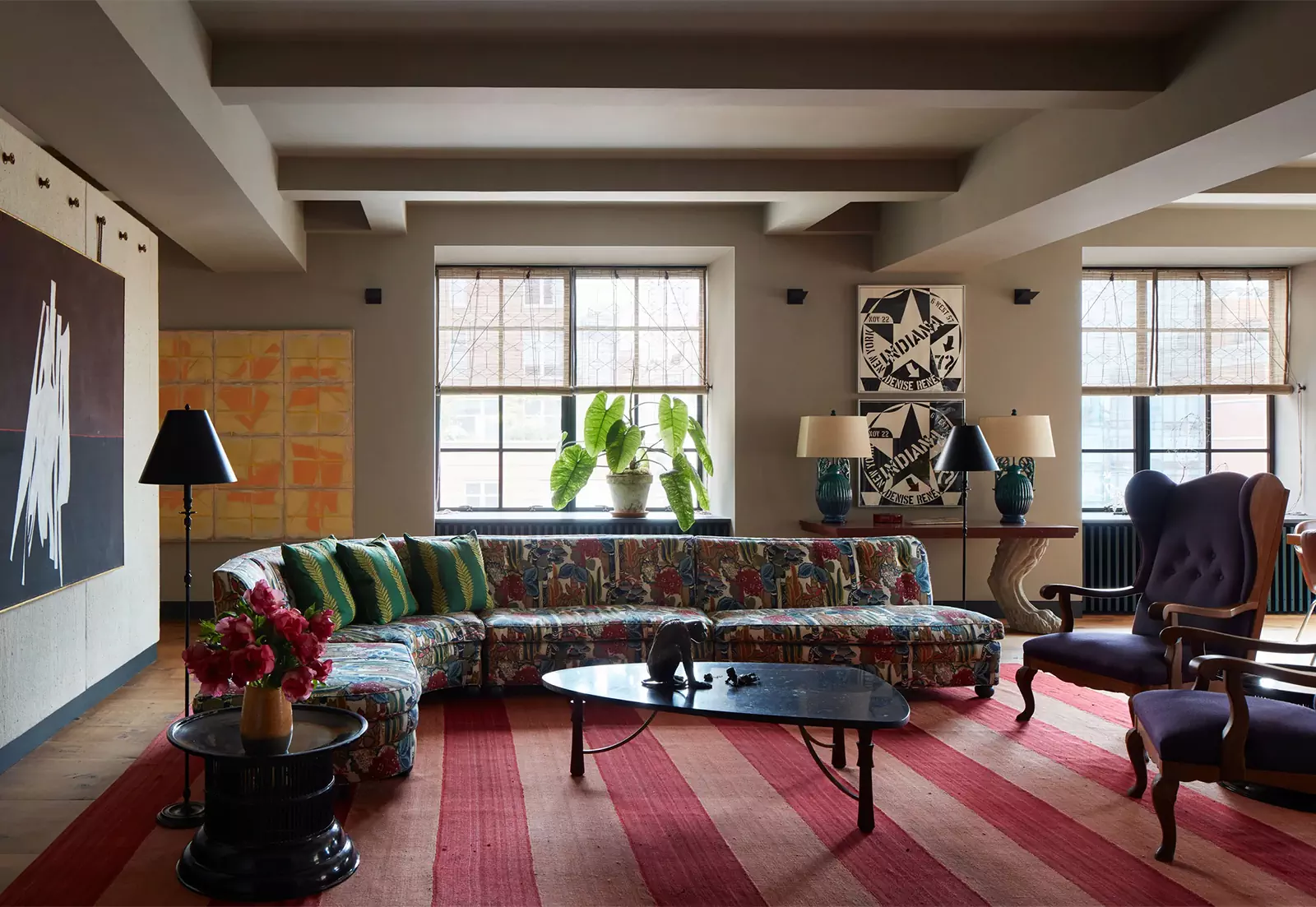 Эклектичный интерьер лофта, наполненный искусством и арт-объектами – проект Райана Лоусона