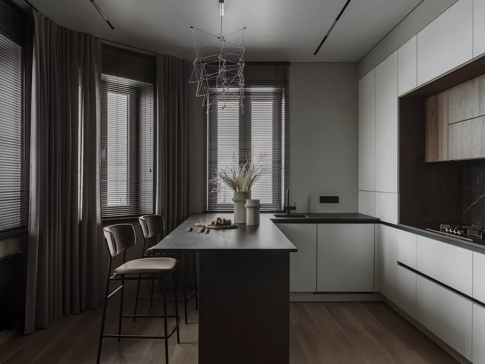 Расслабленная палитра и натуральные материалы в интерьере большой квартиры — проект студии дизайна ROOM