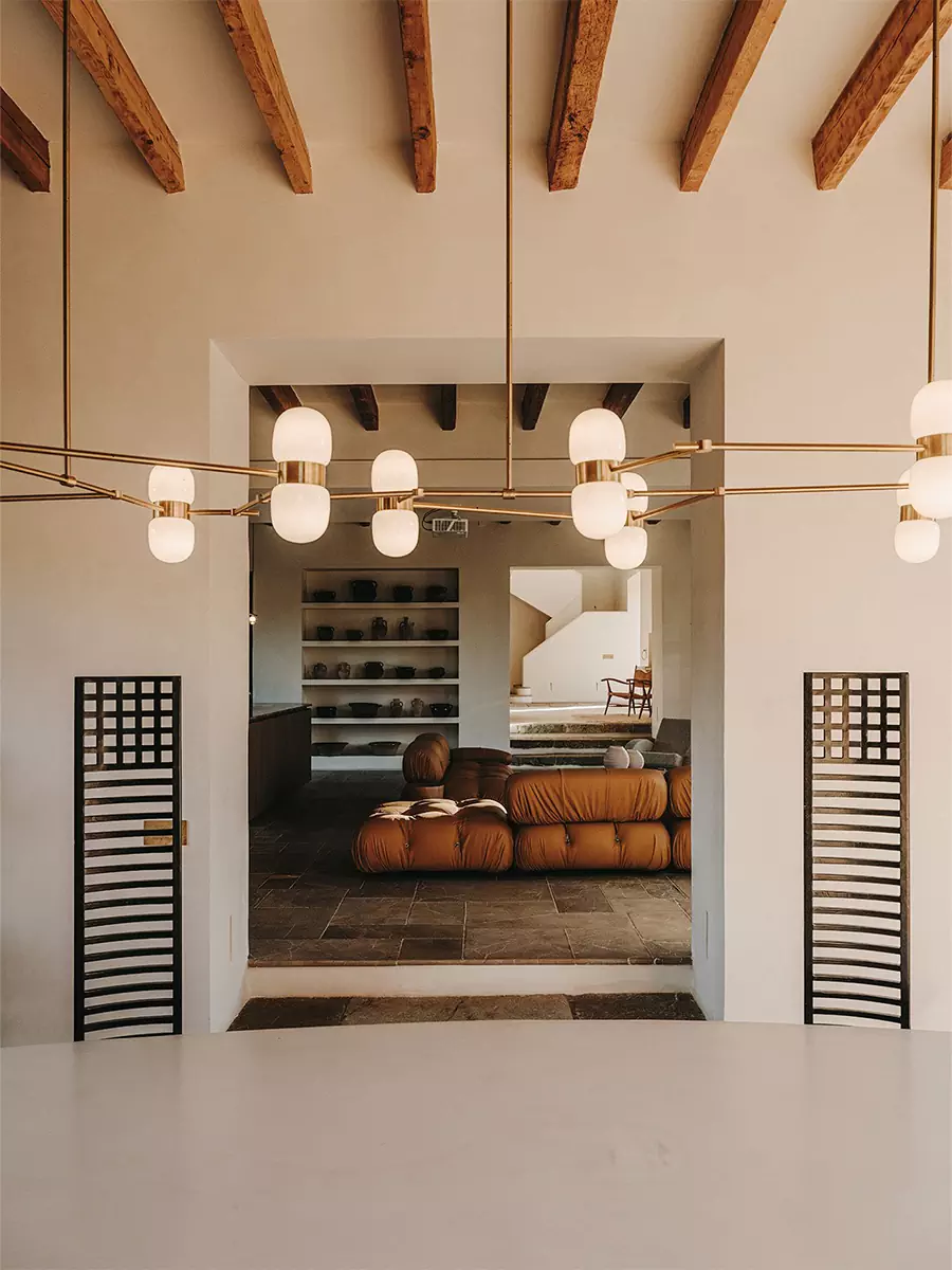 Баланс исторического наследия и современности в интерьере старинной усадьбы на Майорке – проект Фелиу Руллана и Виктории Видаль