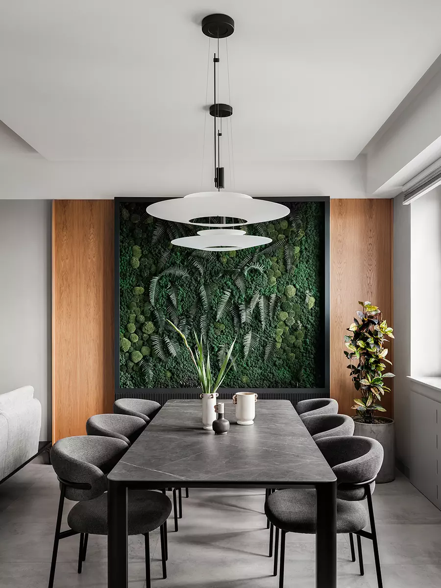 Фактуры сланца и натурального дерева в интерьере квартиры с пятью спальнями — проект студии дизайна интерьеров TOTLstudio