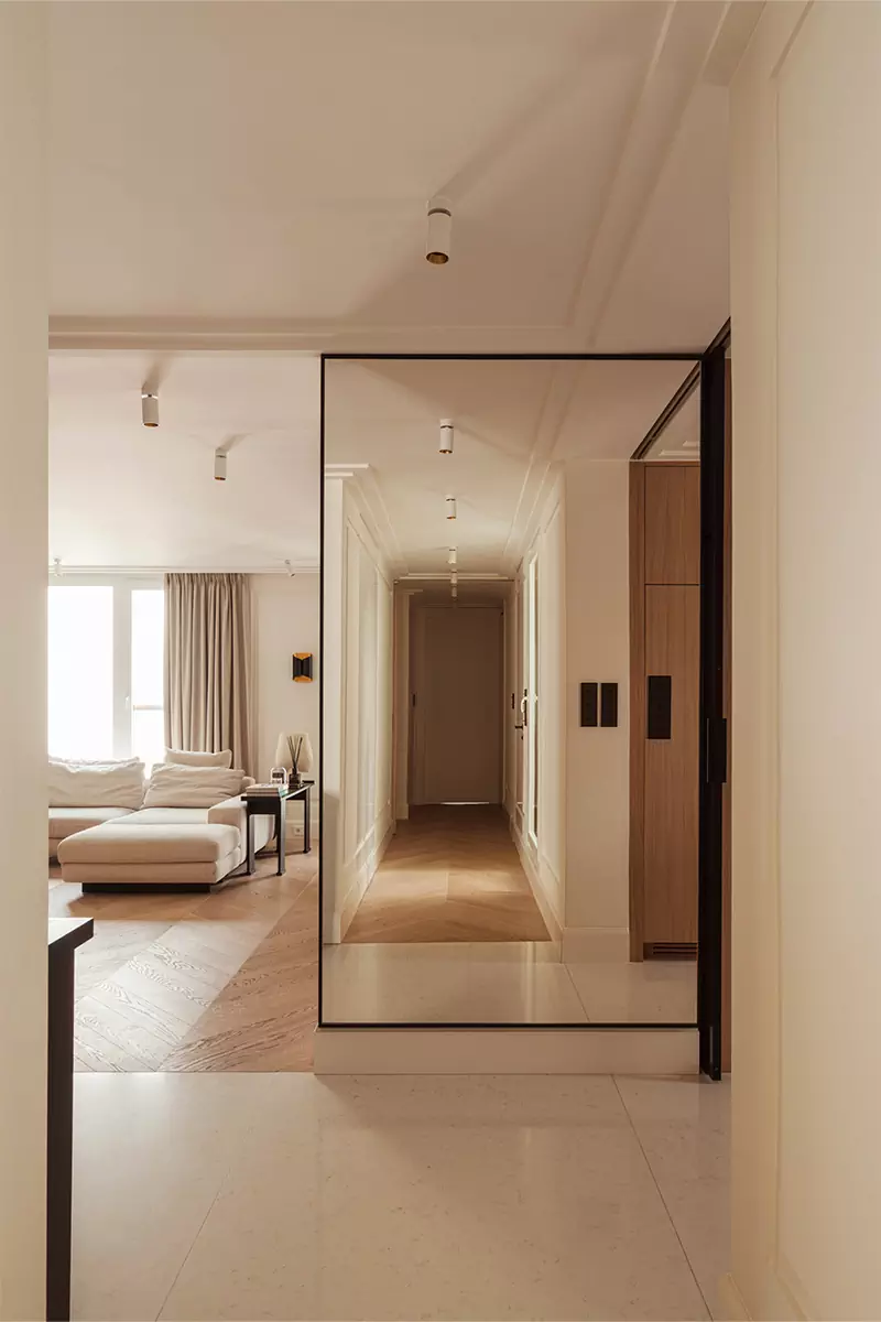 Лаконичные цвета и благородные фактуры в интерьере квартиры в историческом доходном доме — проект Paulina Dziedzic Studio