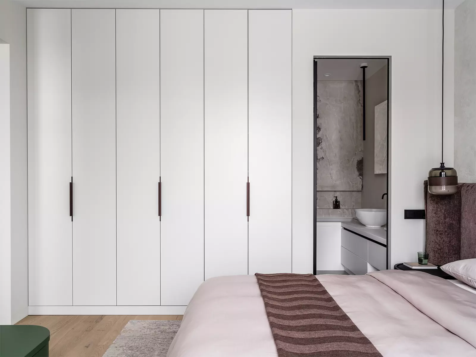 Динамичные решения в спокойном интерьере квартиры для молодого человека — проект студии ANDdesign