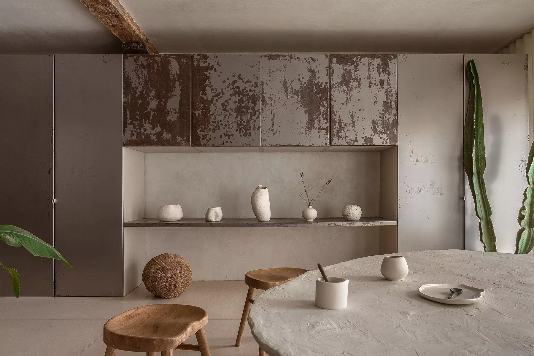 Чувственный интерьер квартиры с индустриальными деталями — проект студии i-architecture