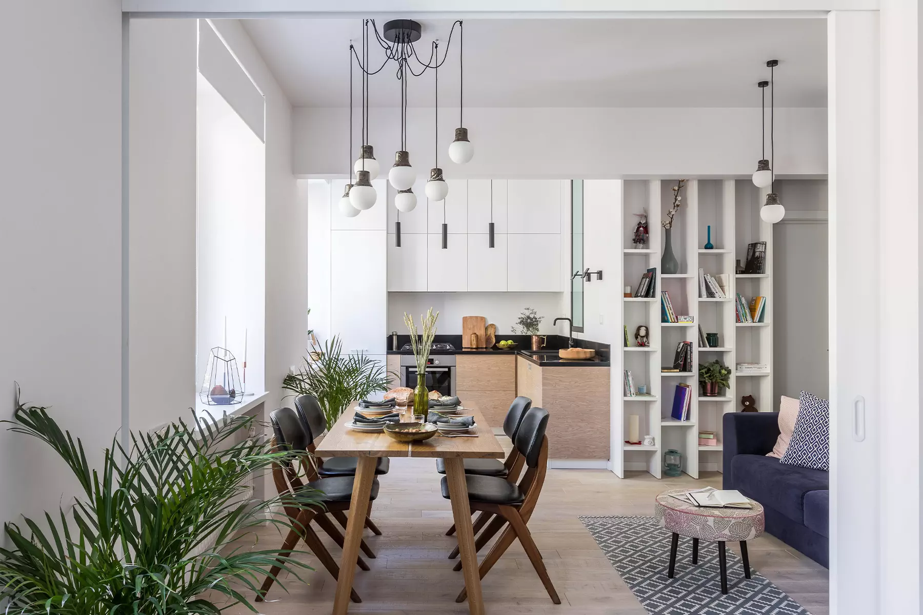 Синие акценты в интерьере небольшой квартиры для семьи с ребенком — проект студии «Точка дизайна»