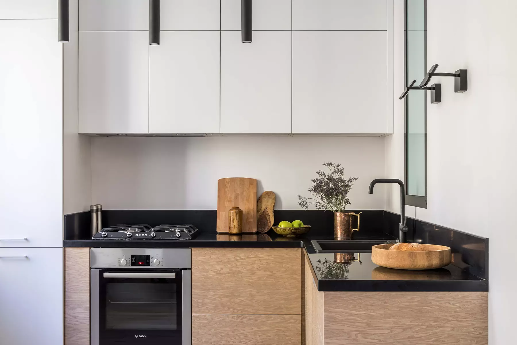 Синие акценты в интерьере небольшой квартиры для семьи с ребенком — проект студии «Точка дизайна»