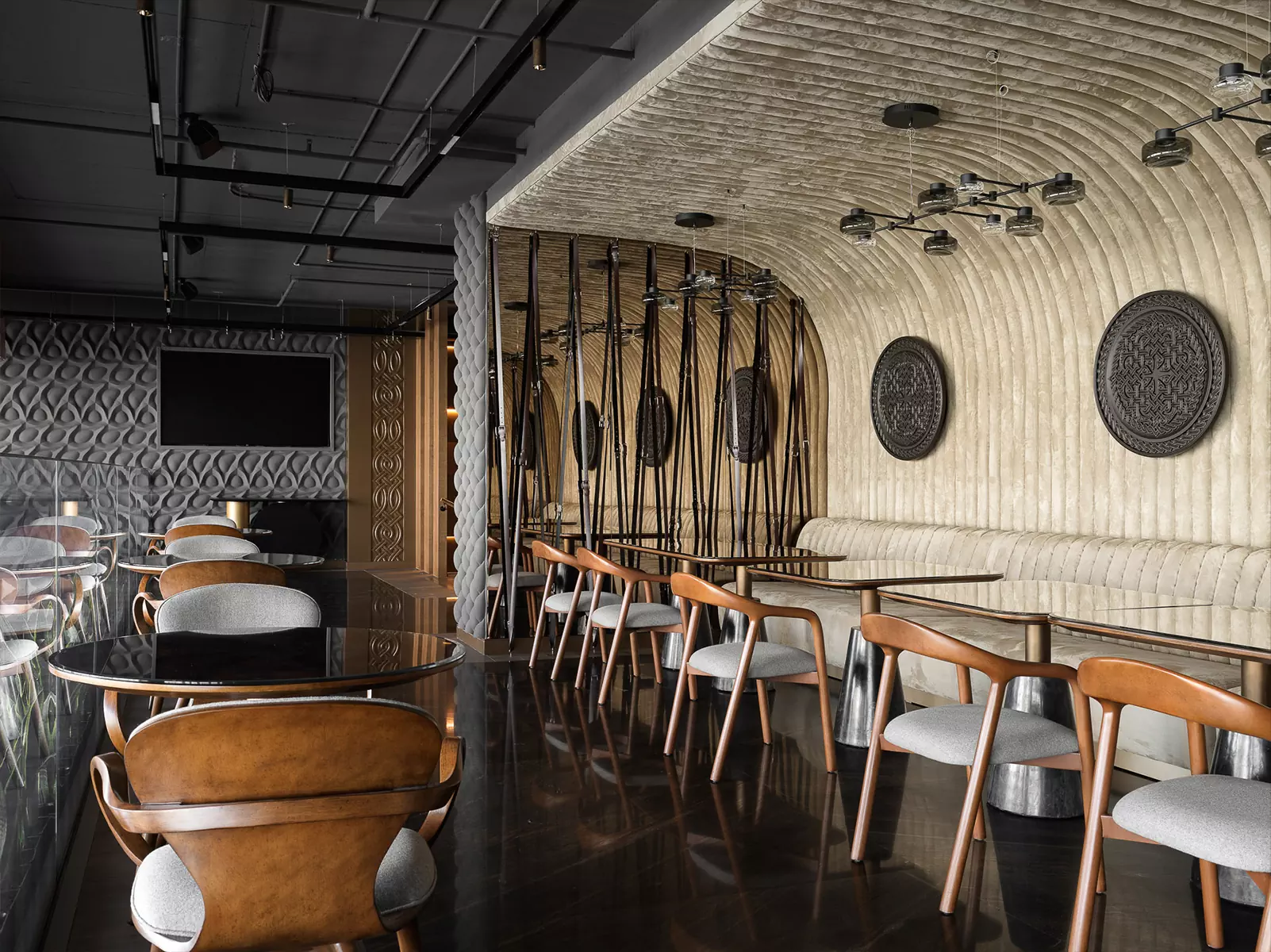 Отсылки к локальной культуре в интерьере премиального ресторана в Ереване — проект Elena Krylova Studio