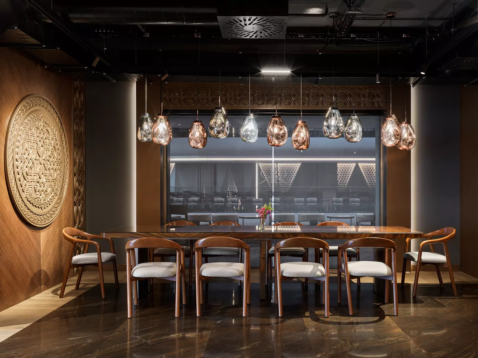 Отсылки к локальной культуре в интерьере премиального ресторана в Ереване — проект Elena Krylova Studio