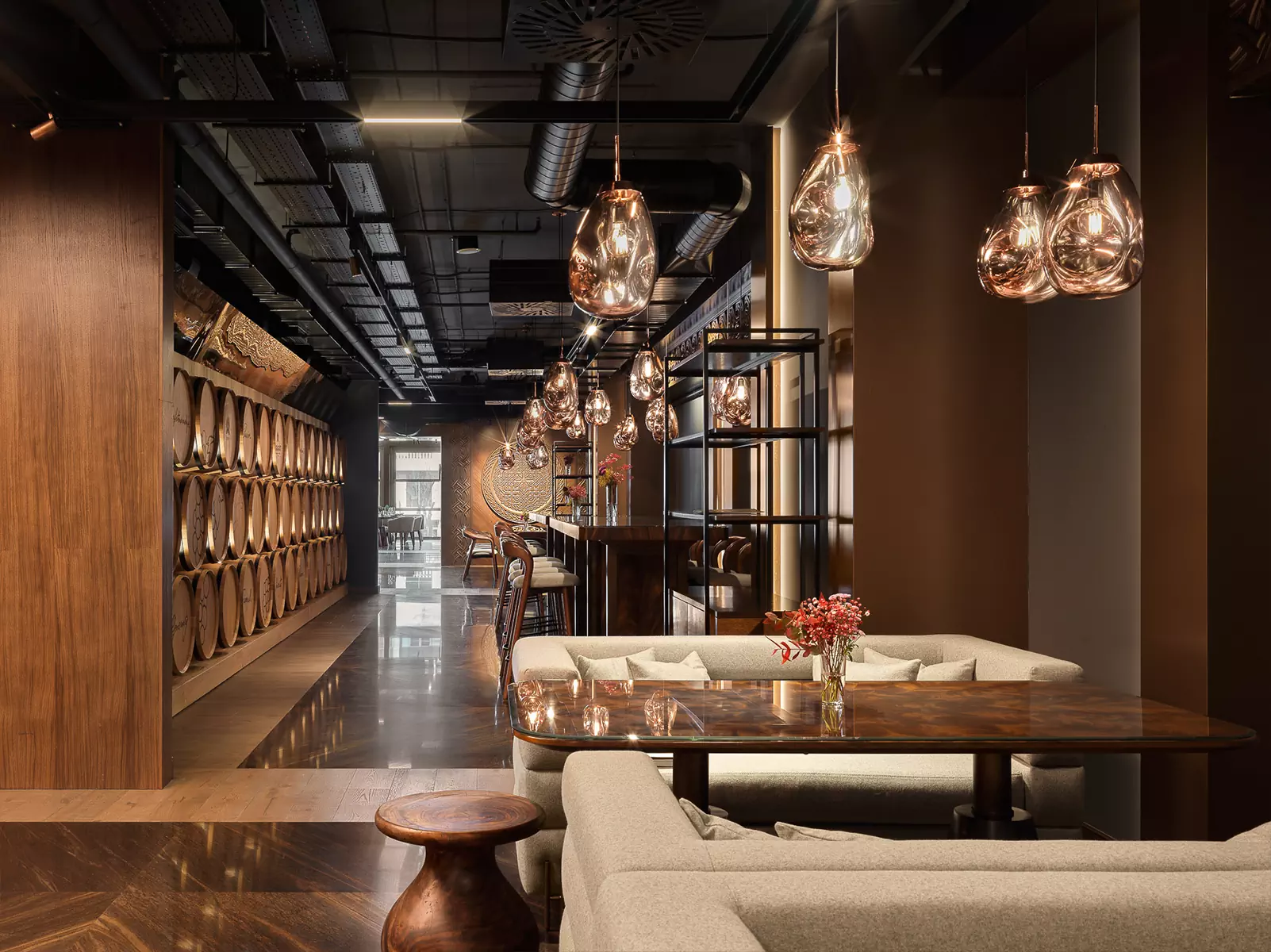 Отсылки к локальной культуре в интерьере премиального ресторана в Ереване — проект Elena Krylova Studio