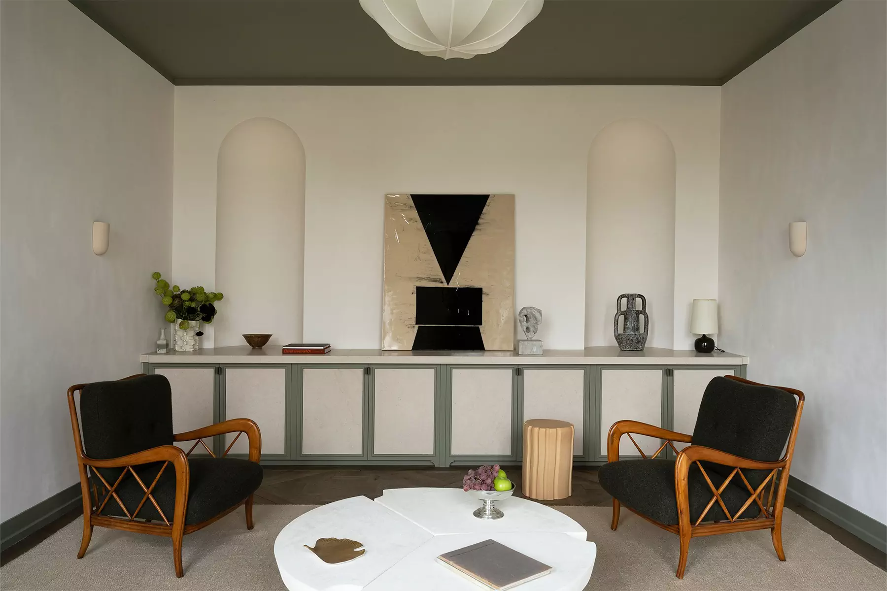 Чарующий микс природных оттенков в интерьере парижской квартиры – проект студии AFTER BACH