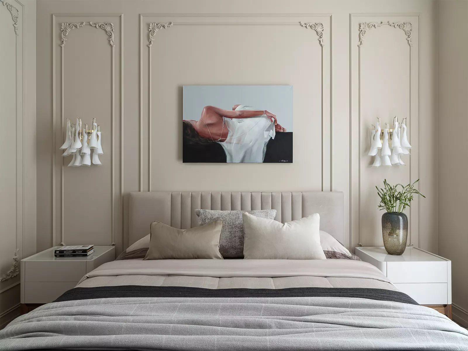 Абстрактное полотно как главный акцент интерьера в классическом стиле — проект Ирины Акимовой