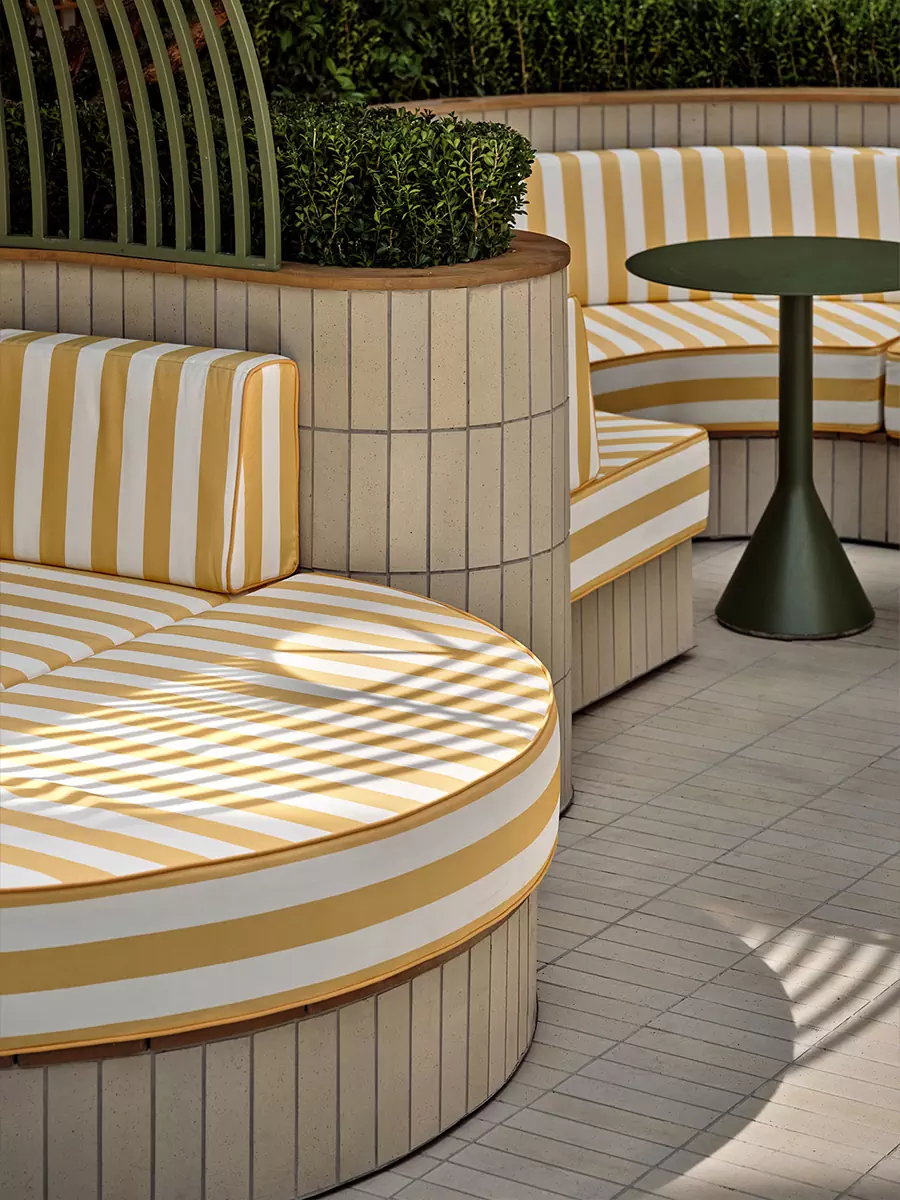 Демократичные материалы в интерьере молодежного гостевого дома в Гонконге — проект студии Linehouse Design