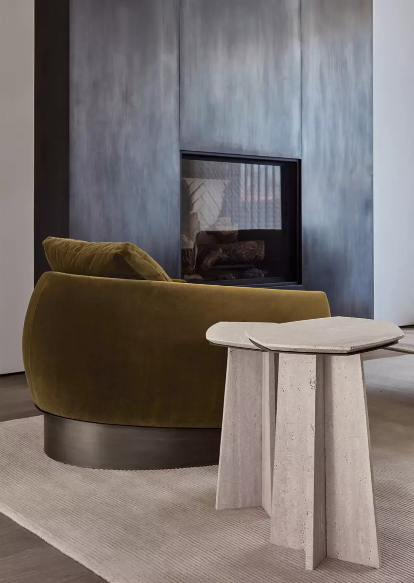 Современное искусство и контрастные фактуры в интерьере дома на продажу — проект Olson Kundig