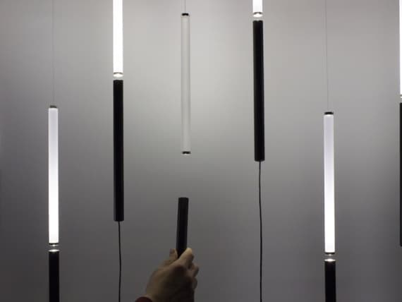 Olivelab используют законы гравитации в новом светильнике Equilibrio Olivelab используют законы гравитации в новом светильнике Equilibrio
