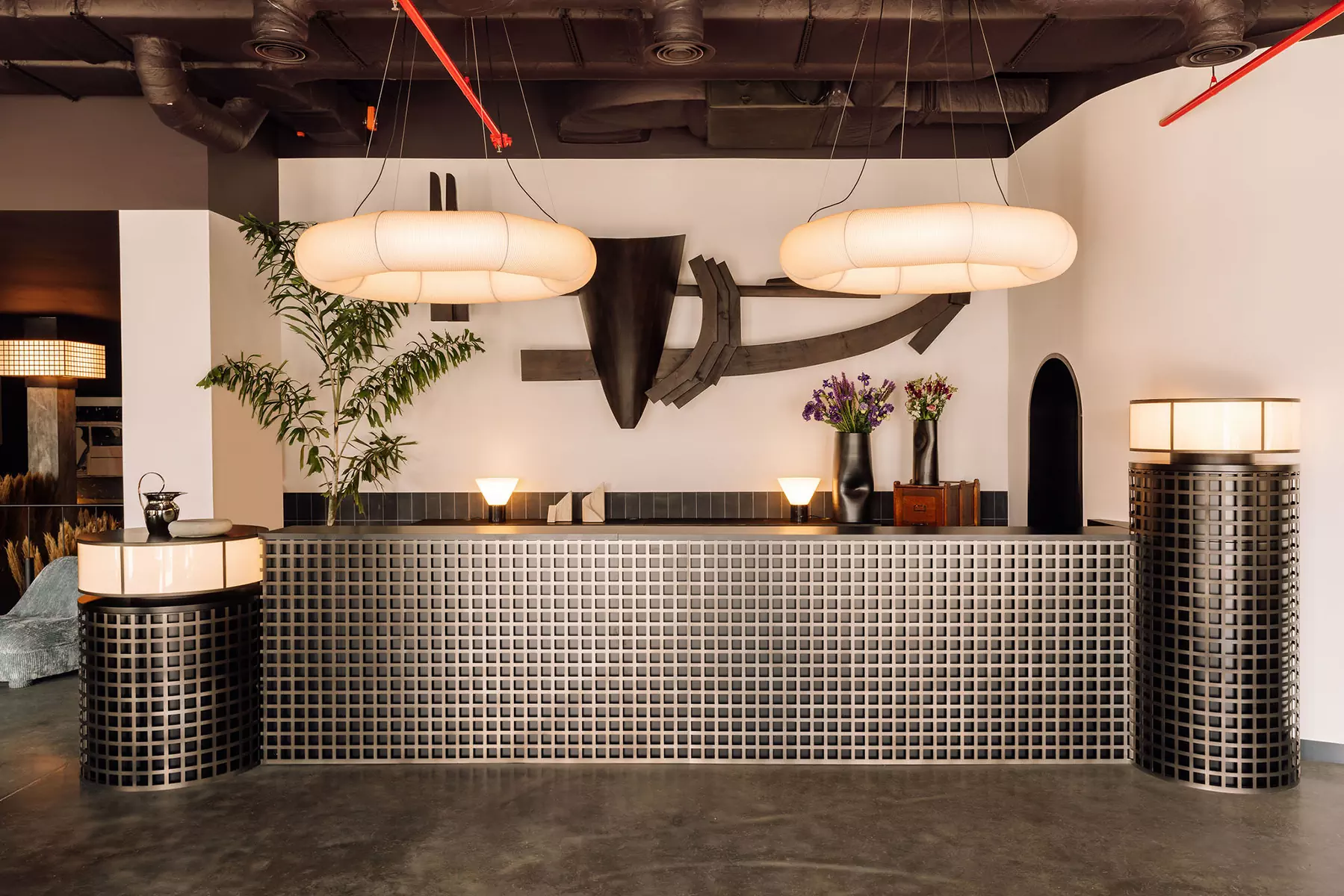 Ремесленные детали и средиземноморская легкость в интерьере пятизвездочного отеля — проект архитектурной студии Metro Urbe и Quiet Studios