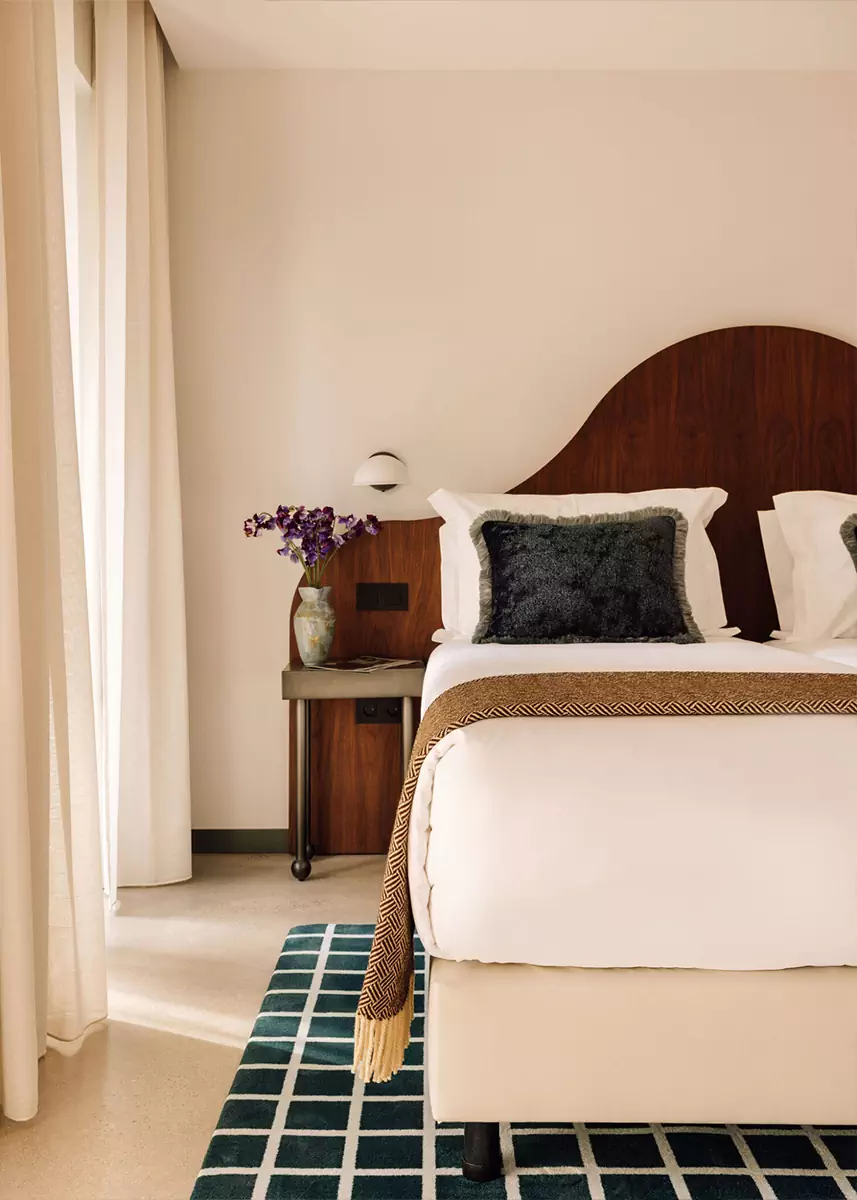 Ремесленные детали и средиземноморская легкость в интерьере пятизвездочного отеля — проект архитектурной студии Metro Urbe и Quiet Studios