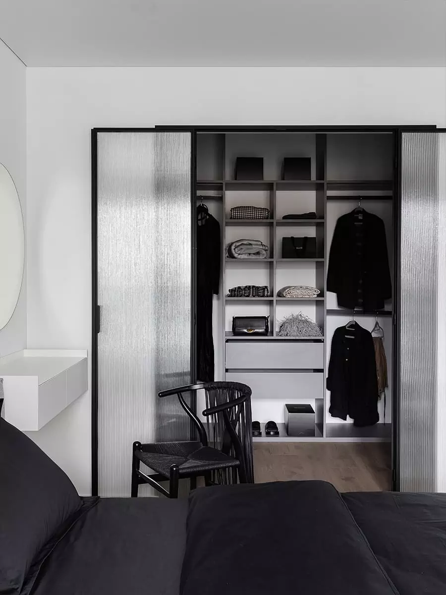 Интерьер квартиры с элементами этники и отсылкой к индонезийской культуре — проект Ольги Ибадовой