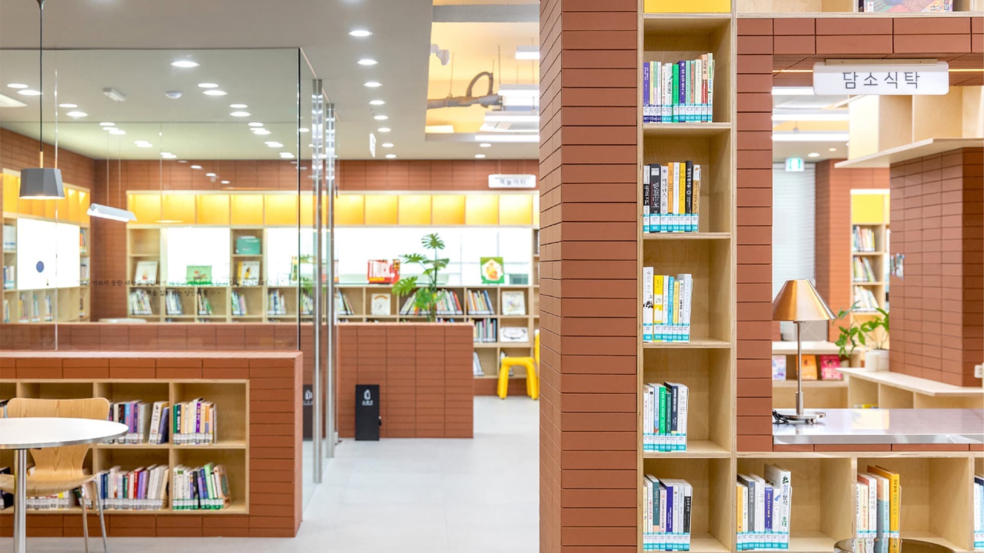 Книжный маршрут: библиотеки, в которых приятно провести целый день Книжный маршрут: библиотеки, в которых приятно провести целый день