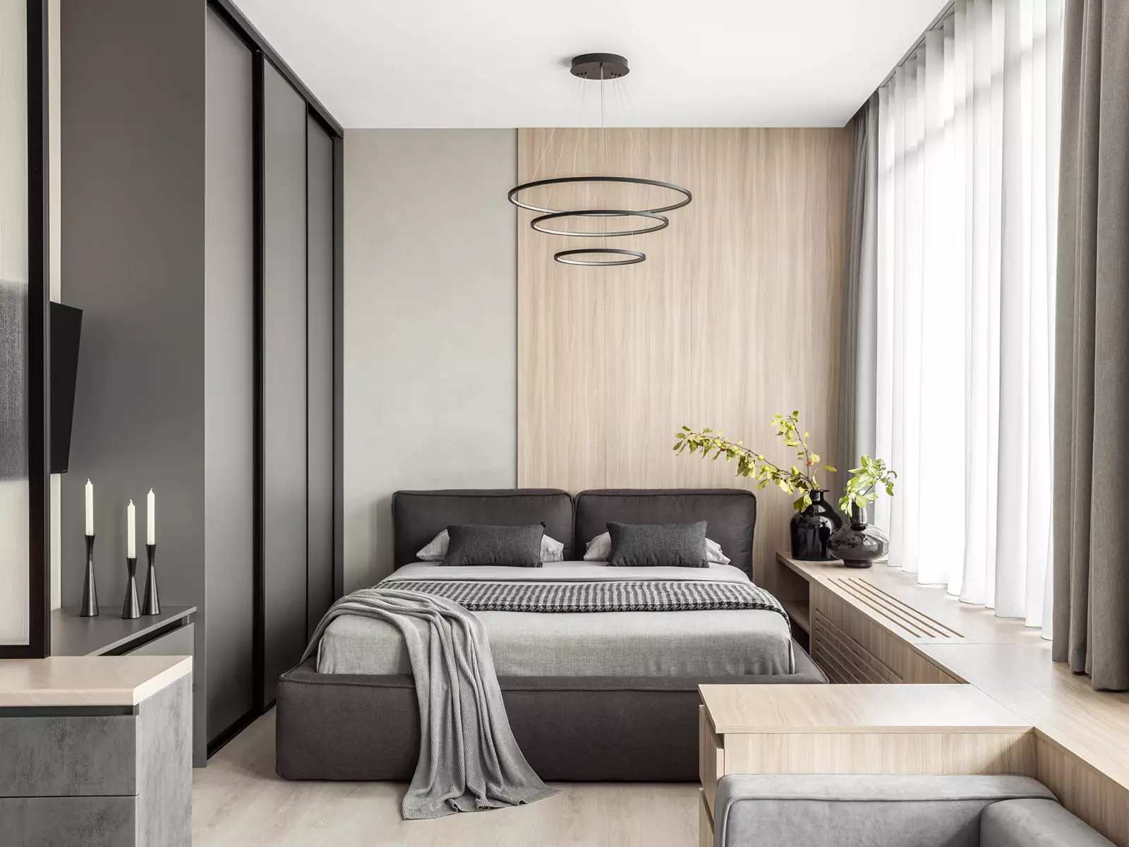 Практичный интерьер квартиры на последнем этаже высотного дома — проект студии Sloyarch