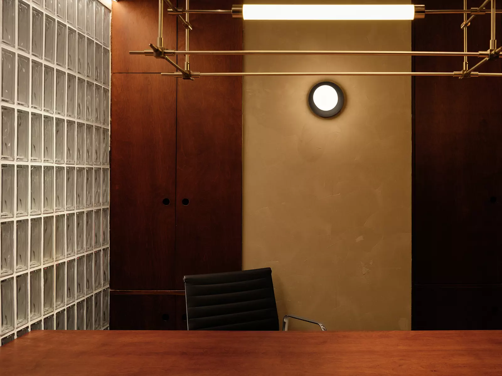 Геометрические формы и отсылки к модернизму в интерьере китайского кафе-коворкинга — проект студии Aurora Design