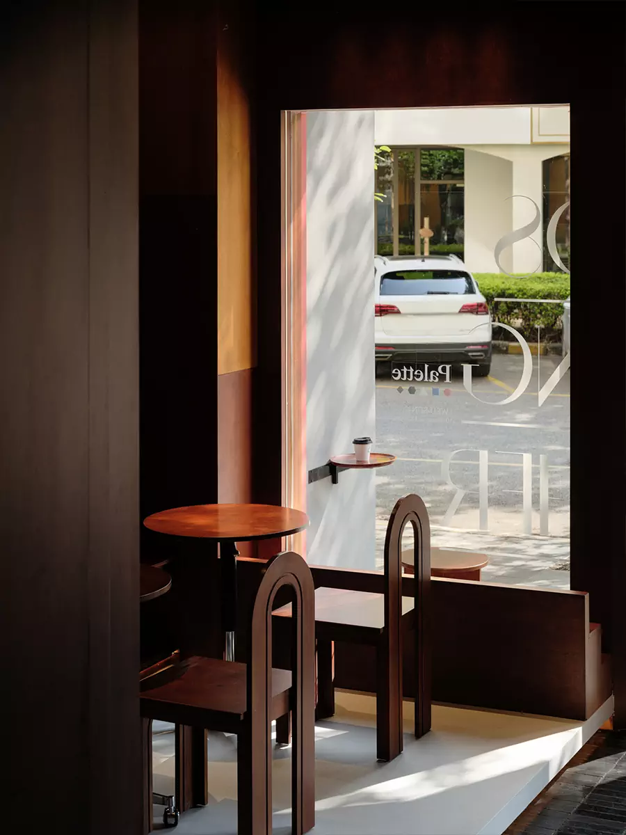 Геометрические формы и отсылки к модернизму в интерьере китайского кафе-коворкинга — проект студии Aurora Design