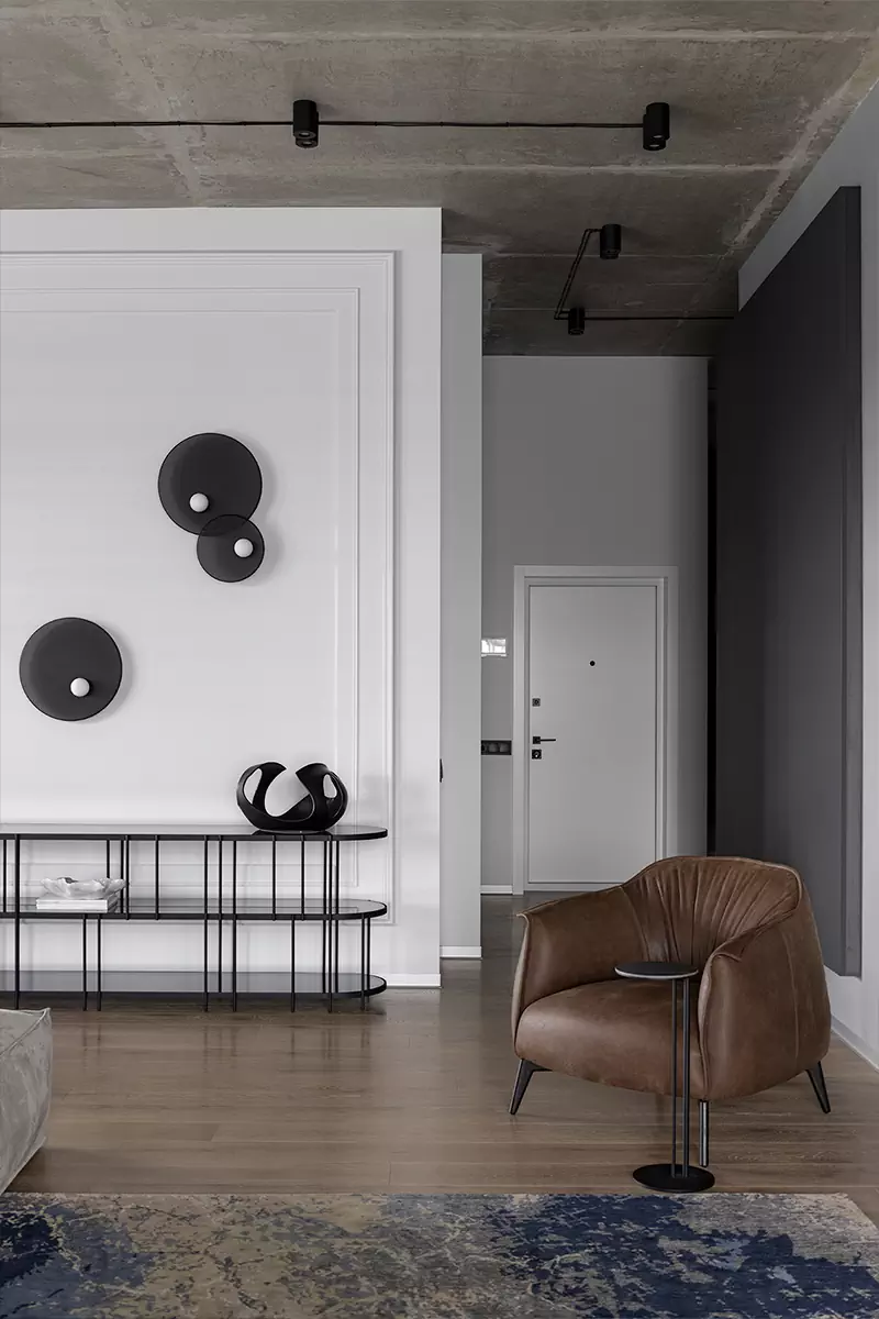 Брутальный, но чувственный интерьер пентхауса с открытой террасой — проект Insight-Studio