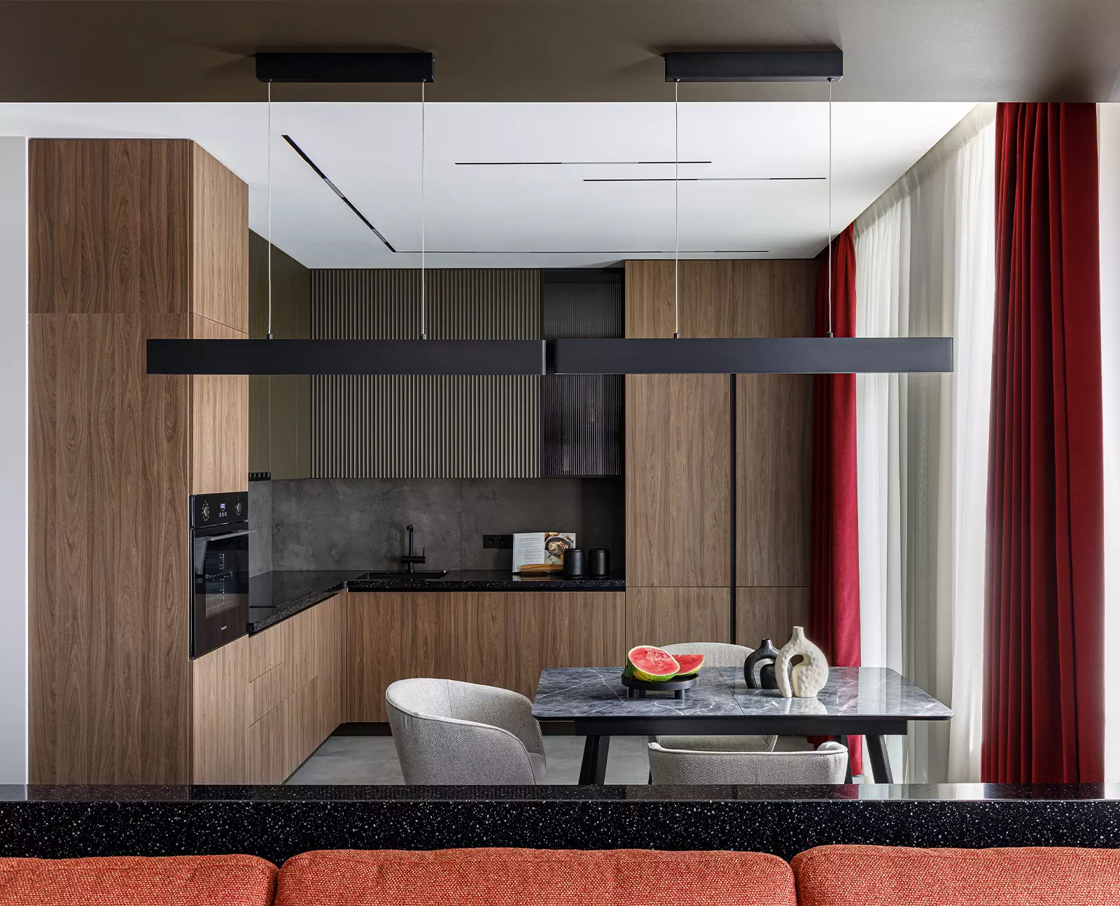 Сочетание бордового и терракотового в интерьере квартиры для большой семьи — проект дизайн-студии Полины Агафоновой