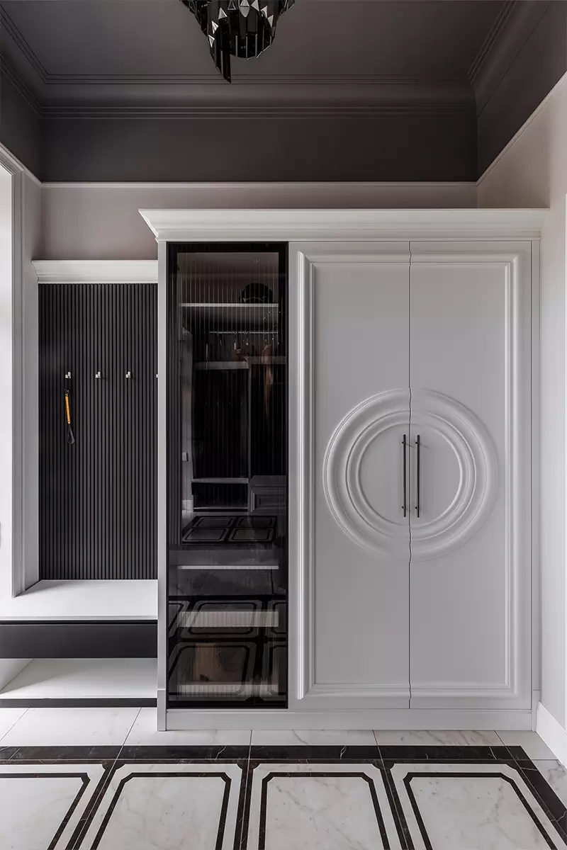 Интерьер семейного дома с французским настроением и библиотекой в английском стиле — проект Ларисы Зверевой